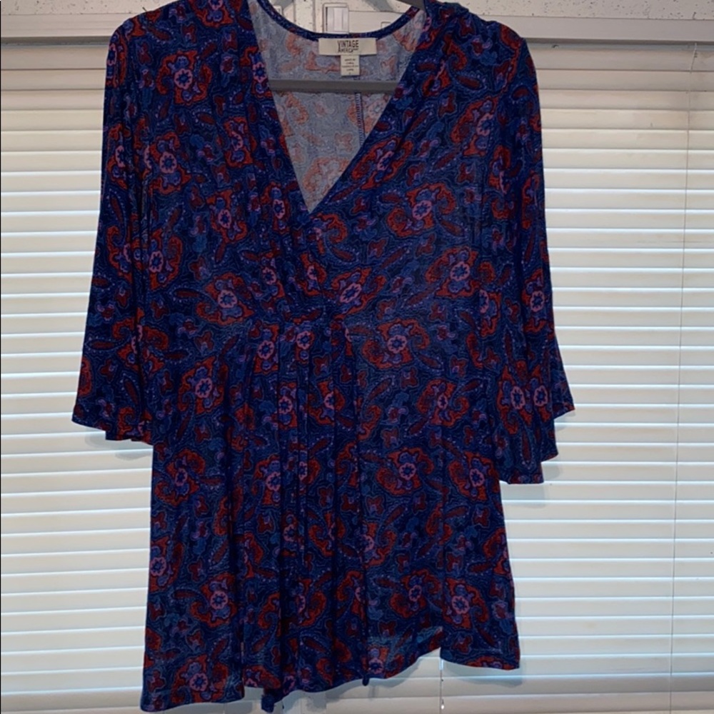 Casual/dressy multi colored top